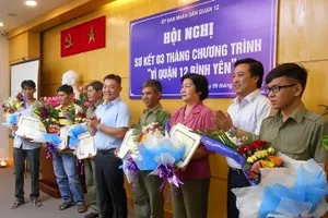 Quận 12 khen thưởng công nhân, xe ôm tham gia bắt trộm, cướp