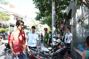 Nhẹ nhàng nhắc nhở trước khi phạt vi phạm vỉa hè