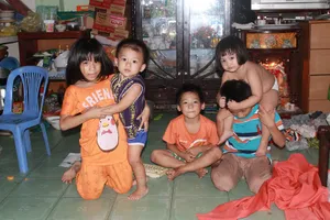 Bà 76 tuổi nuôi bầy cháu gần 20 đứa ở Sài Gòn