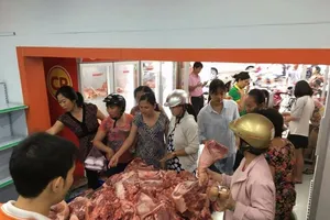 3 ngày, người Sài Gòn 'giải cứu' 11 tấn thịt heo