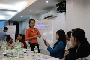 Rửa chén, quét nhà, cứ phải đàn bà mới ổn