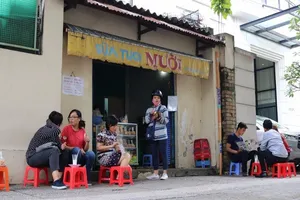 Đến Sữa tươi Mười uống sữa, ăn bánh từ 5 giờ sáng 