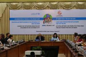 Mong dập tắt cảnh mẹ bồng con xin ăn, chích ma túy 