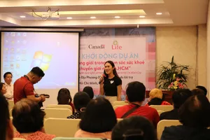 Anh ơi, muốn ăn gì vậy chị?