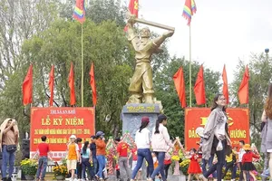 Trẩy hội đầu xuân với Hội hát cầu Huê ở An Khê