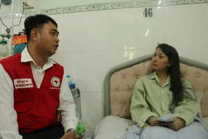 Hội Chữ thập đỏ TP hỗ trợ nạn nhân vụ cháy Carina