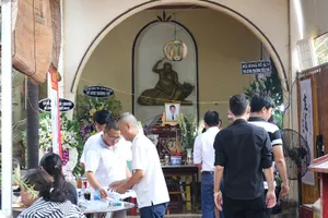 Bạn bè khóc thương phượt thủ Thi An Kiện