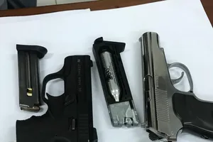 Bắt ma túy ở quận 12, thu 2 khẩu súng quân dụng