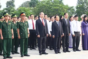 ​ Lãnh đạo TP.HCM dâng hương tưởng nhớ các anh hùng liệt sĩ