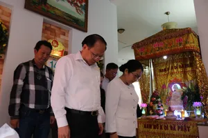 Lãnh đạo Thành ủy TP.HCM viếng anh hùng Nguyễn Văn Thương