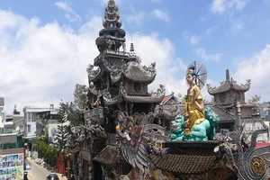 Chuyện về ngôi chùa 've chai' giữ nhiều kỷ lục ở Đà Lạt