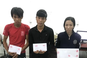 Bắt 'ổ' buôn bán ma túy tại nhà không số ở quận 12