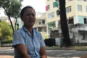 Người dân mong ngóng Đại tướng Lê Đức Anh về ngang nhà riêng