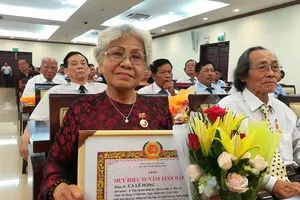 Kỷ niệm của NSƯT Ca Lê Hồng với Bác Hồ 