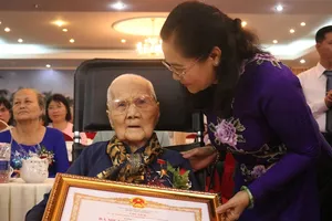 Phong tặng, truy tặng danh hiệu Bà mẹ VNAH cho 15 mẹ ở TP.HCM