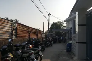 2 đứa bé mất cả bố lẫn mẹ trong vụ cháy 5 người chết ở quận 9