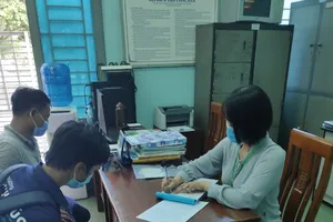 Thủ Đức: Phạt 2 công nhân không đeo khẩu trang 