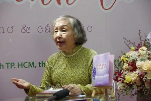 Cảm nhận hạnh phúc quanh ta qua tập thơ của nhà giáo 70 tuổi