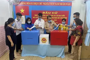 Những hình ảnh đặc biệt trong ngày bầu cử ở TP.HCM