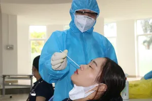 Lấy mẫu xét nghiệm 1.000 nhân viên Cụm công nghiệp Phong Phú 