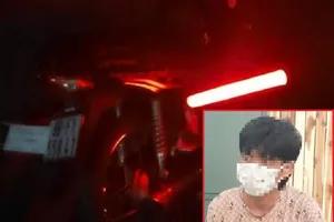 Thanh niên tông xe máy khiến trung úy công an ở chốt kiểm dịch nhập viện cấp cứu