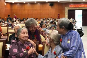 Xúc động ngày hội ngộ của các nữ chiến sĩ bị địch bắt, tù đày 