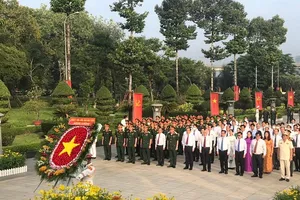 Lãnh đạo TP.HCM dâng hương tưởng nhớ các anh hùng liệt sĩ
