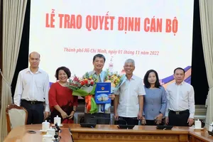 Phó Trưởng ban Ban Quản lý Khu Công nghệ cao TP.HCM nhận quyết định nghỉ hưu