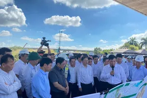 Thủ tướng kiểm tra dự án xử lý nước thải và mở rộng Quốc lộ 50