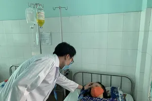 TP.HCM thực hiện chế độ luân phiên có thời hạn với nhân viên y tế cơ sở công lập