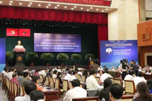 Có trí thức kiều bào phải mất 1,5 năm để xin giấy phép lao động mới