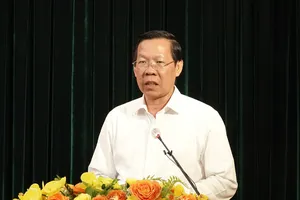 Chủ tịch UBND TP.HCM bàn về phát triển kinh tế đêm, kinh tế dịch vụ của quận 1