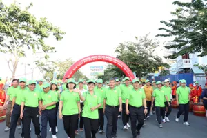 TP Thủ Đức: Đi bộ ven sông Sài Gòn, góp hơn 18 tỉ đồng ủng hộ người nghèo