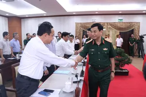 Ban Thường vụ Quân uỷ Trung ương làm việc với TP.HCM về nhiệm vụ quân sự, quốc phòng