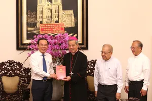 Bí thư Thành ủy TP.HCM chúc mừng Giáng sinh tại Toà Tổng giám mục Tổng Giáo phận TP.HCM