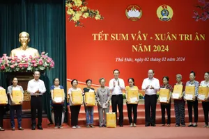 Chủ tịch nước chia sẻ với công nhân, người lao động không thể về quê dịp Tết