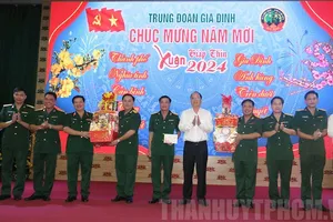 Phó Bí thư Thường trực Thành ủy TP.HCM Nguyễn Hồ Hải thăm, động viên các đơn vị trong đêm 30 Tết