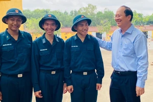 Lãnh đạo TP.HCM thăm, động viên các tân binh nhập ngũ năm 2024