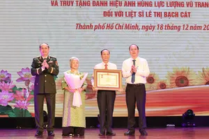 Truy tặng danh hiệu Anh hùng Lực lượng vũ trang nhân dân đối với liệt sĩ Lê Thị Bạch Cát