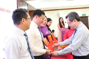 Đảng ủy các cơ quan đảng TP.HCM tiếp nhận, thành lập tổ chức đảng trực thuộc