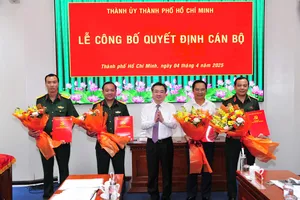 Ông Nguyễn Thanh Nghị trao quyết định nhân sự Đảng bộ Quân sự TP.HCM