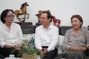 Bí thư Nguyễn Văn Nên thăm gia đình cố Tổng Bí thư Nguyễn Văn Linh và gia đình ông Mai Chí Thọ