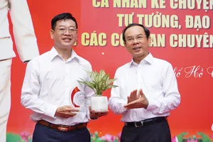 Bí thư Nguyễn Văn Nên khen thưởng 48 cá nhân kể chuyện dưới cờ về Bác Hồ