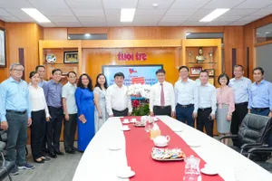 Trưởng Ban Tuyên giáo và Dân vận Thành ủy TP.HCM thăm các cơ quan báo chí