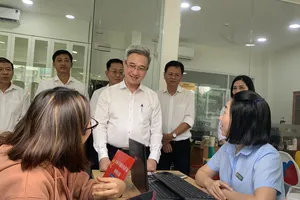 Gặp Phó Bí thư Thành ủy TP.HCM, người dân nói 'chính quyền đã thật sự lột xác'