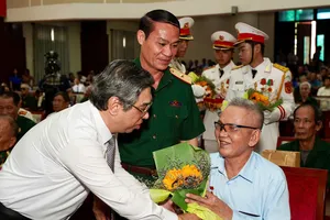 Xúc động tại lễ họp mặt người có công ở TP.HCM