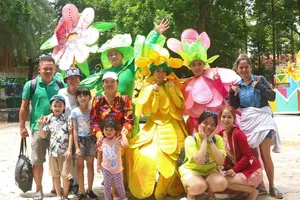 Vượt 500km từ Phú Yên vào TP.HCM cho con chơi lễ Quốc tế Thiếu nhi