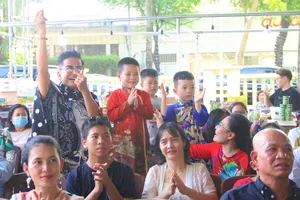 Nghệ sĩ cùng công nhân viên chức, lao động giao lưu 'Gia đình hạnh phúc'