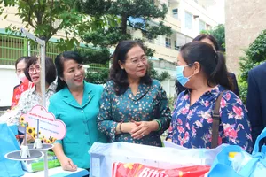 TP.HCM: Tặng máy may, xe máy để người nghèo mưu sinh 