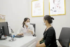 Bỏng mặt, áp xe má vì làm đẹp cấp tốc đón tết